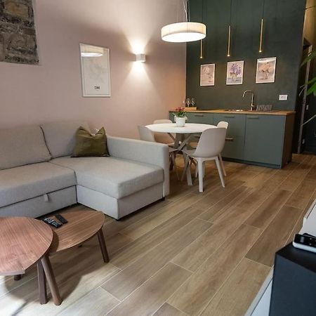 Alloggio Del 1400 Nel Cuore Del Centro Storico A 2 Min Dal Porto E Con 2 Bici Gratuite Como Exterior foto