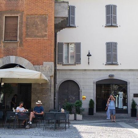 Alloggio Del 1400 Nel Cuore Del Centro Storico A 2 Min Dal Porto E Con 2 Bici Gratuite Como Exterior foto