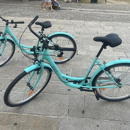Alloggio Del 1400 Nel Cuore Del Centro Storico A 2 Min Dal Porto E Con 2 Bici Gratuite Como Exterior foto