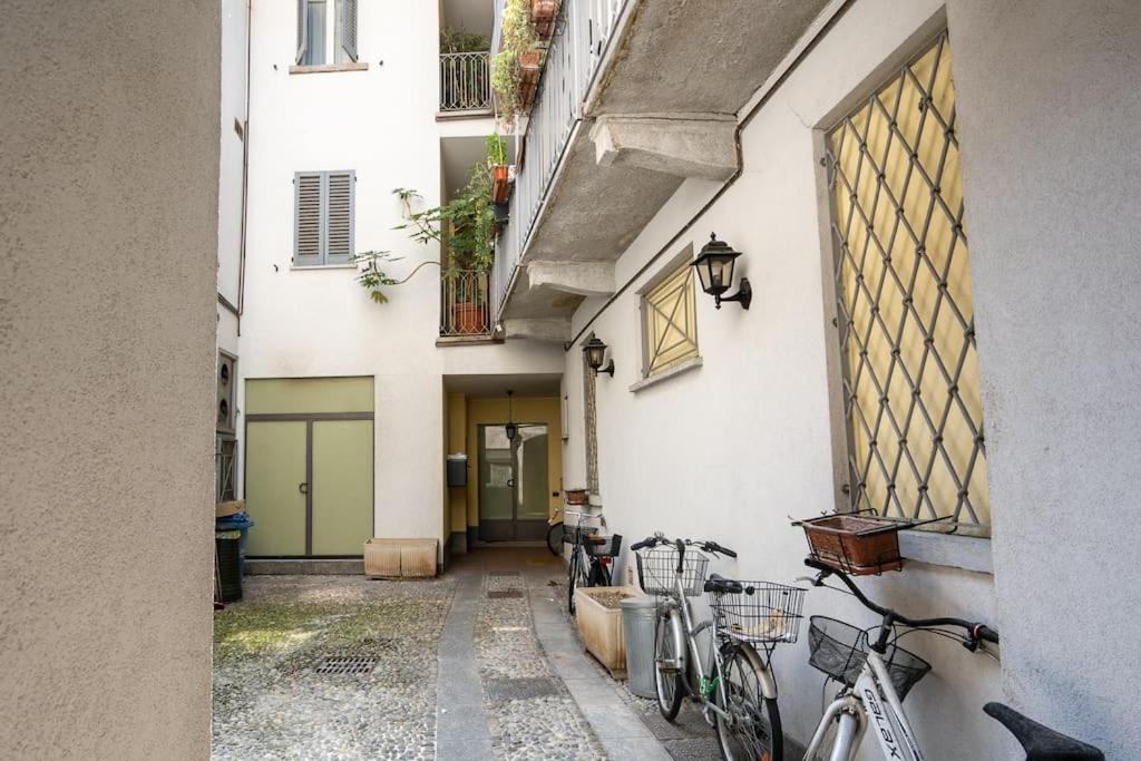 Alloggio Del 1400 Nel Cuore Del Centro Storico A 2 Min Dal Porto E Con 2 Bici Gratuite Como Exterior foto