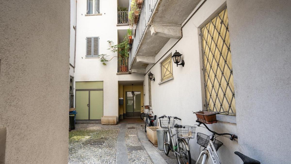 Alloggio Del 1400 Nel Cuore Del Centro Storico A 2 Min Dal Porto E Con 2 Bici Gratuite Como Exterior foto