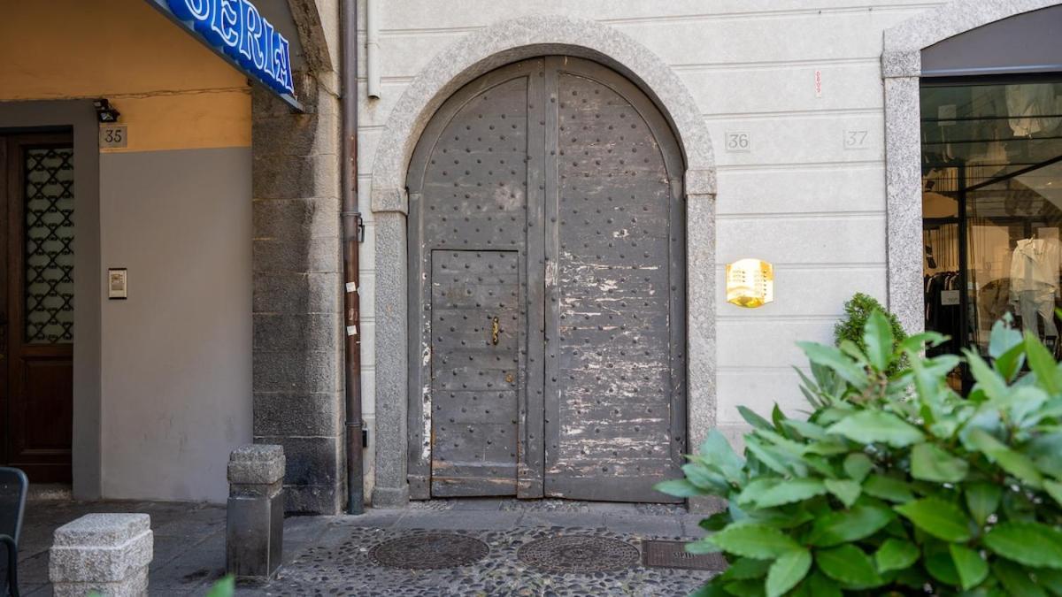 Alloggio Del 1400 Nel Cuore Del Centro Storico A 2 Min Dal Porto E Con 2 Bici Gratuite Como Exterior foto