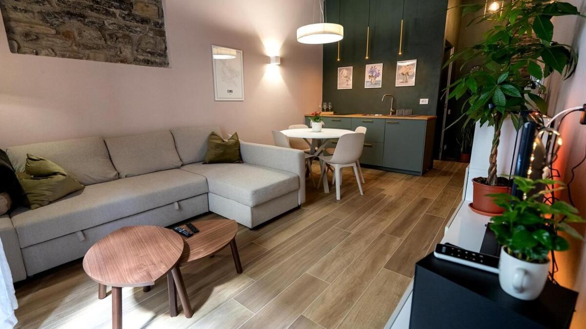 Alloggio Del 1400 Nel Cuore Del Centro Storico A 2 Min Dal Porto E Con 2 Bici Gratuite Como Exterior foto